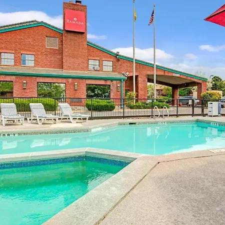 Ramada By Wyndham Albuquerque Airport-3